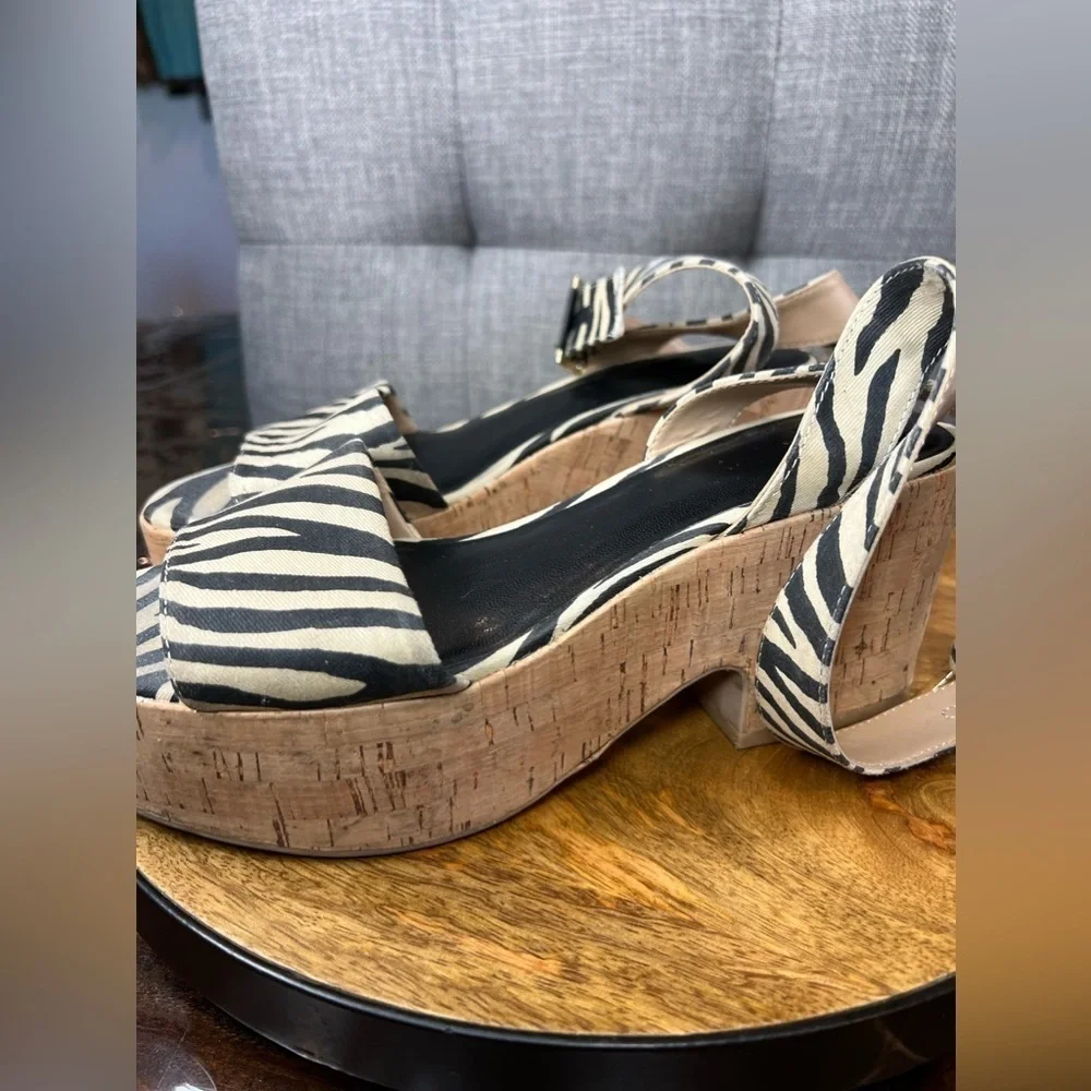 293. H&M Platform Sandals Zebra Print 38/8